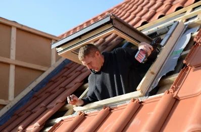 Pose de fenêtres de toit Velux à Grand-Fayt